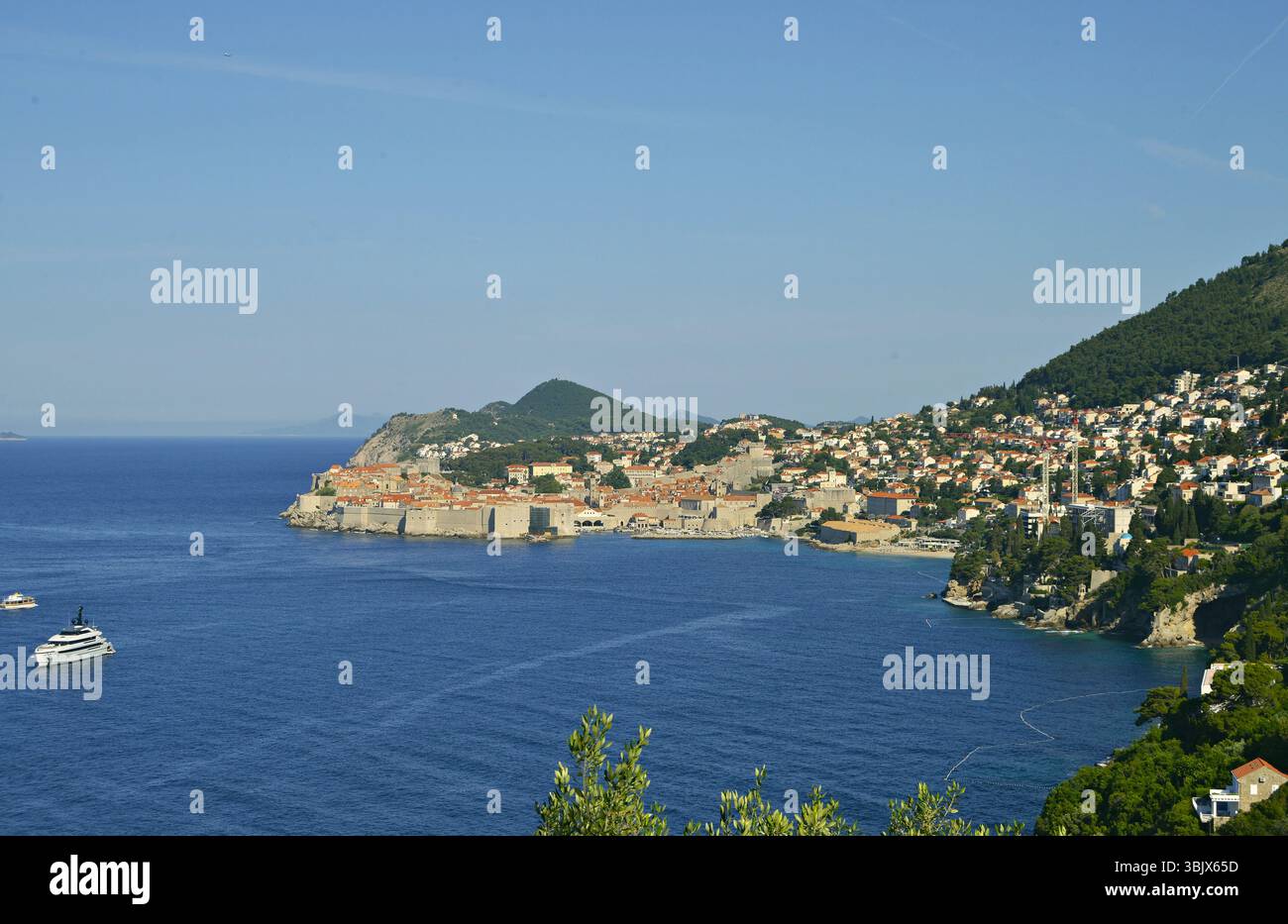 Vue panoramique sur la côte de Dubrovnik, considérée comme la perle de l'Adriatique croate. Banque D'Images