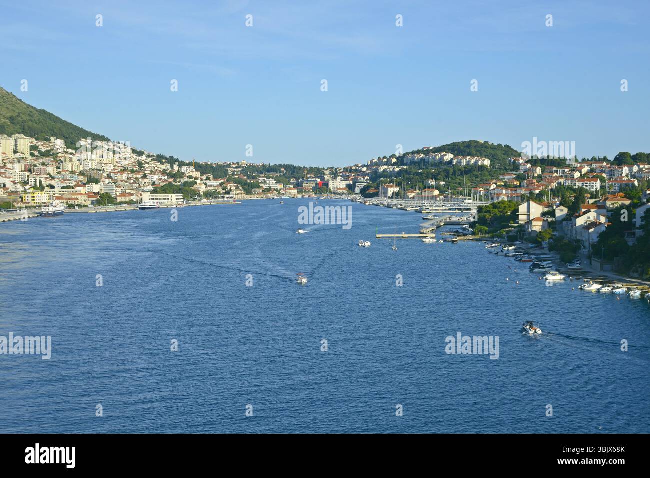 Vue panoramique sur la côte de Dubrovnik, considérée comme la perle de l'Adriatique croate. Banque D'Images