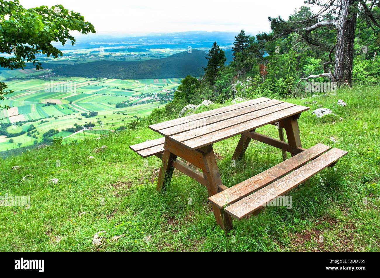 Aire de pique-nique en montagne Banque D'Images