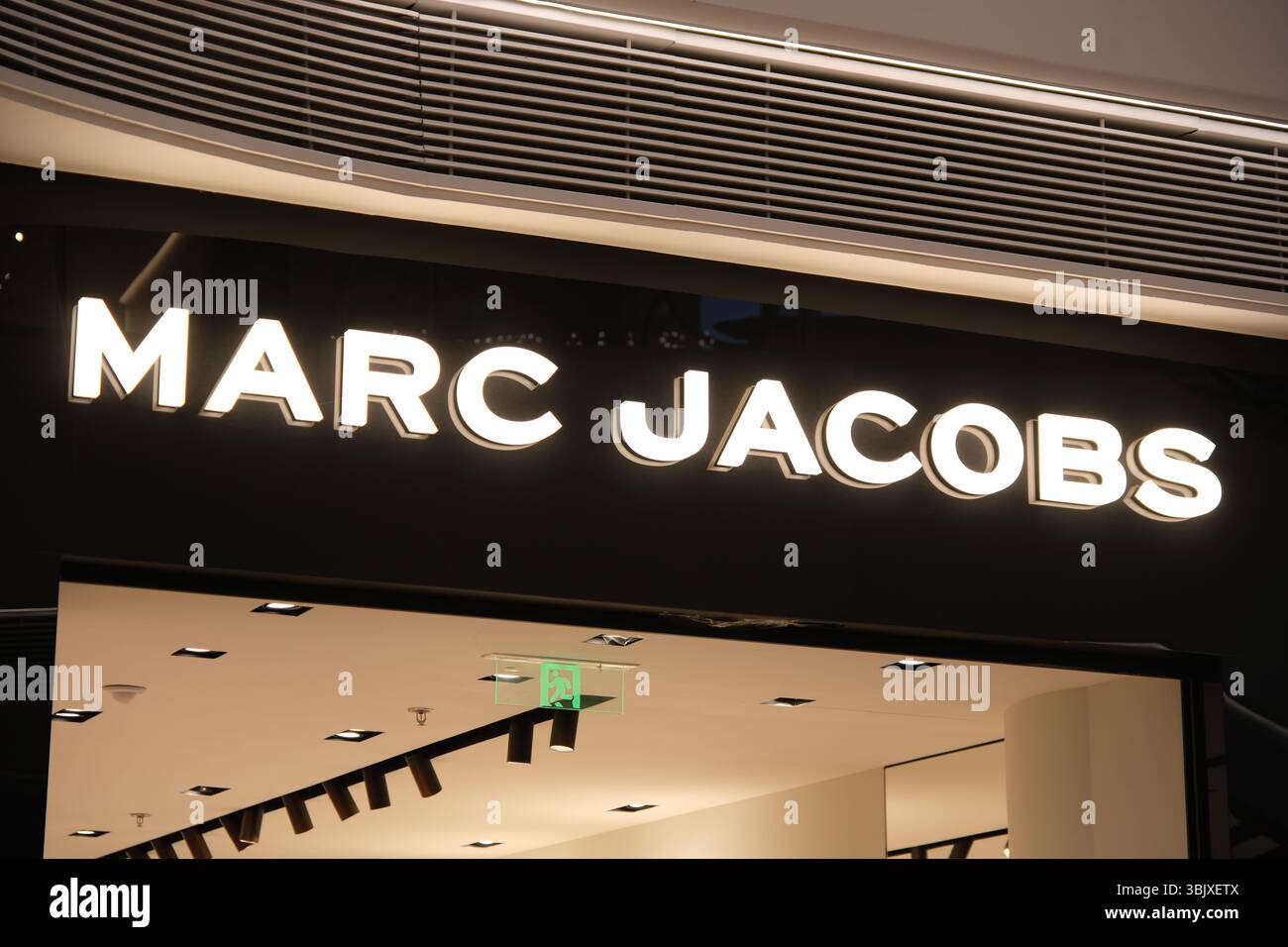 Shanghai, Chine-29 mars 2025 : logo de marque de la société Marc Jacobs Banque D'Images