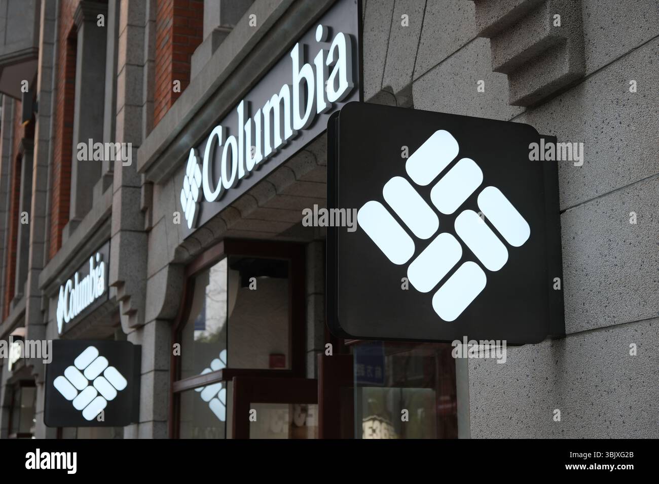 Shanghai, Chine-29 mars 2025 : magasin de marque Columbia Sportswear Banque D'Images