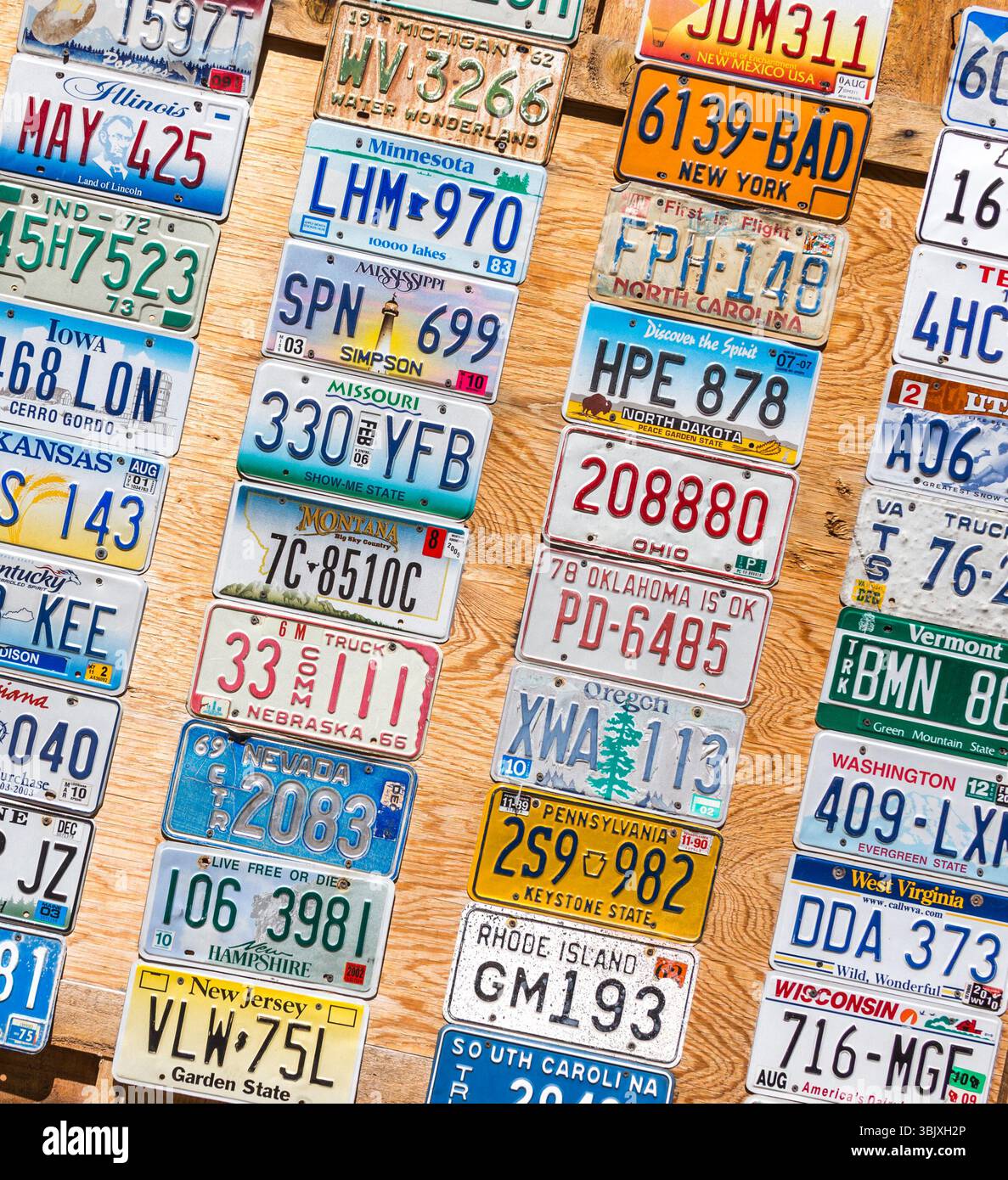 KANAB, UTAH, USA - 25 MAI 2015 : collage de plaques d'immatriculation dans un lieu public dans une rue de Kanab Utah USA Banque D'Images