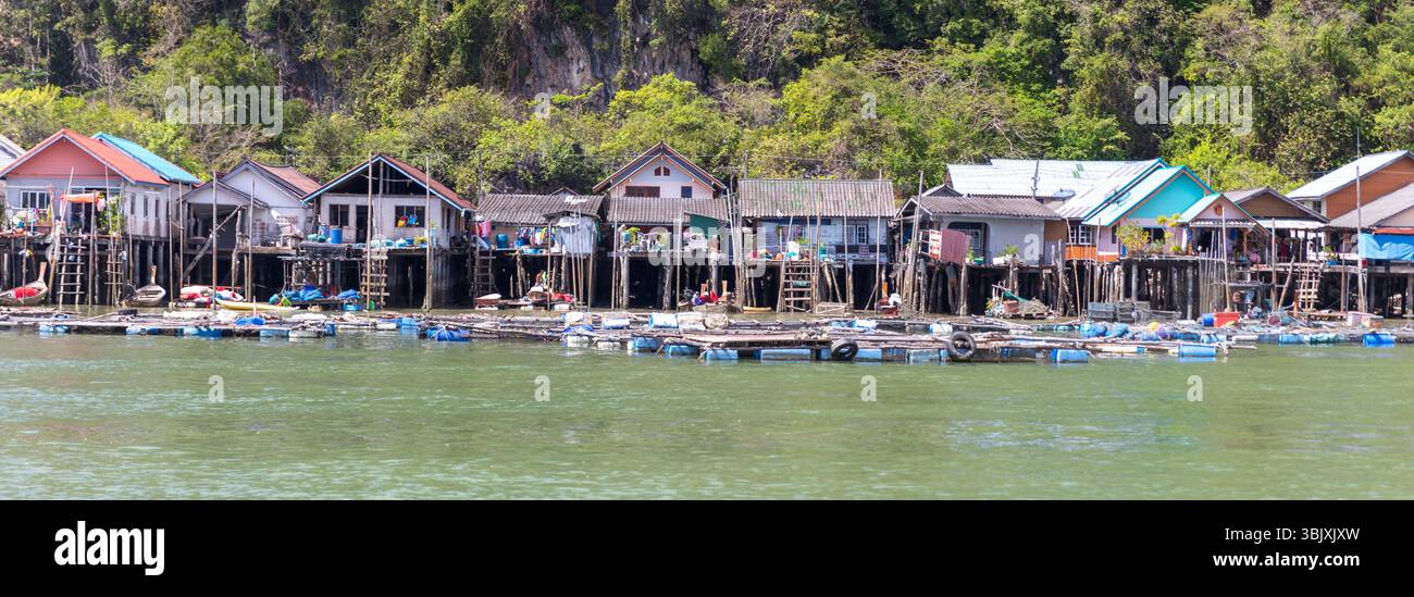 THAÏLANDE, PHUKET, 2018 - Ko Panyi Gipsy village sur l'eau Banque D'Images