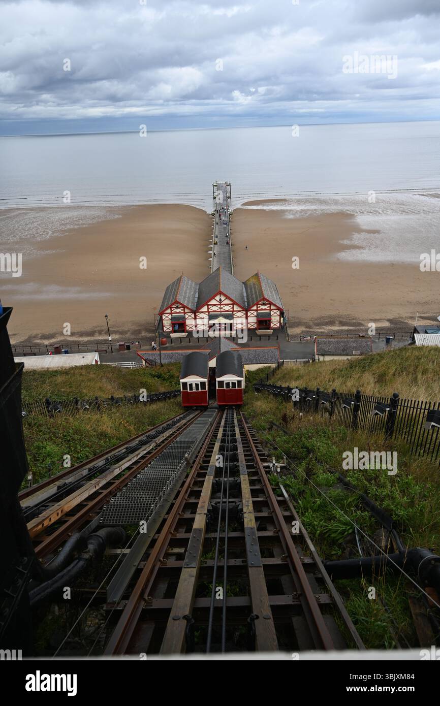Saltburn Cliff Lift est un funiculaire situé à Saltburn by the Sea, sur la côte nord du Yorkshire Banque D'Images