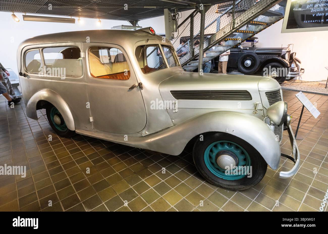 Prague, République tchèque. 17 juin 2025. Inauguration de l'exposition Life consacrée aux véhicules Praga au Musée technique national de Prague, République tchèque, le 17 juin 2025. Voiture Praga Dame des années 1946-1947. Crédit : Michaela Rihova/CTK photo/Alamy Live News Banque D'Images