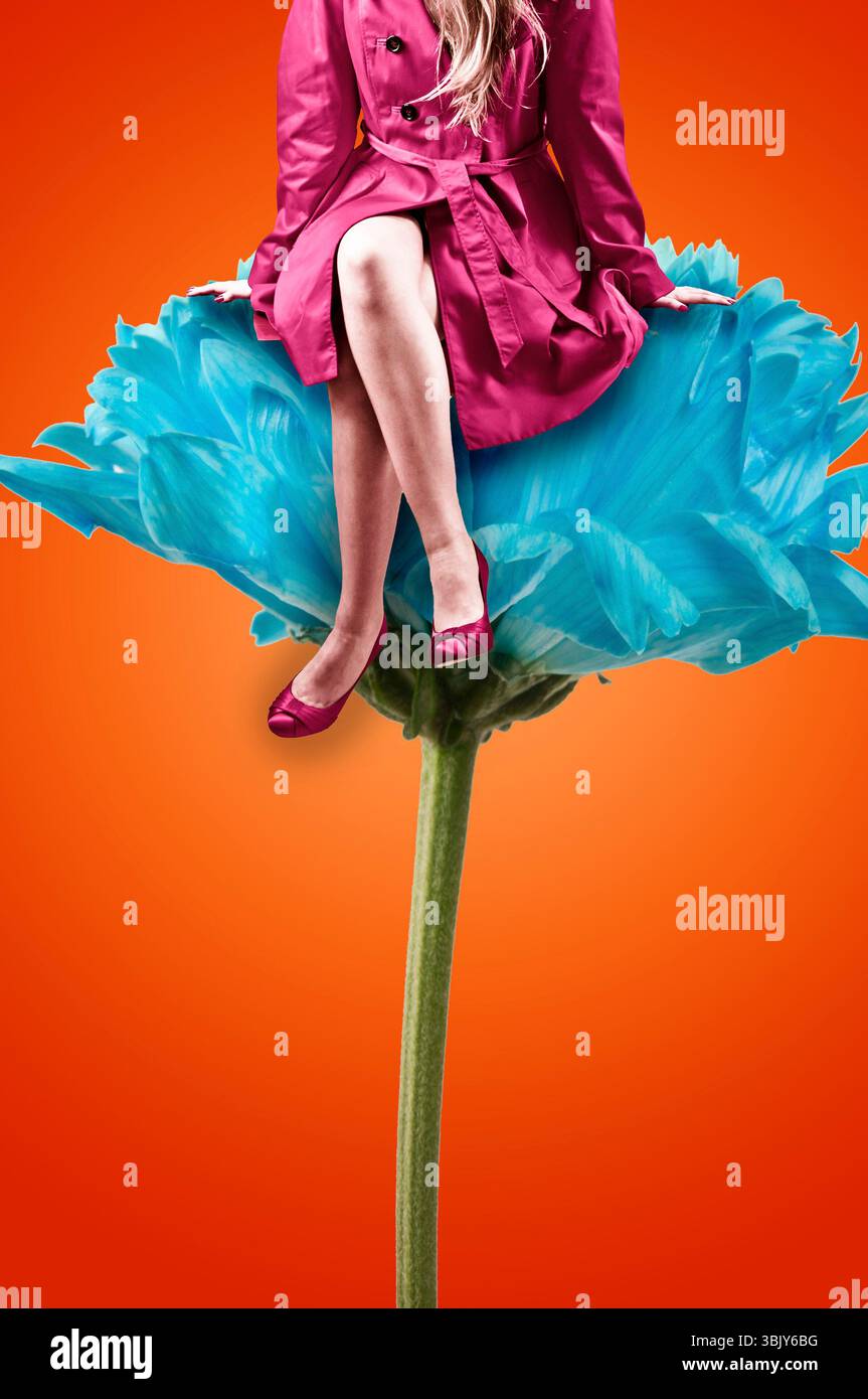femme assise sur une fleur bleue Banque D'Images