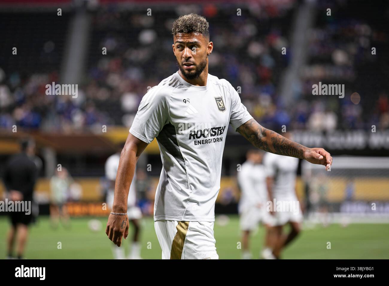 Atlanta, États-Unis. 16 juin 2025. L'attaquant du LAFC Denis Bouanga (99 ans) se réchauffe avant le match de la Coupe du monde des clubs de la FIFA contre le Chelsea FC au stade Mercedes-Benz d'Atlanta, en Géorgie, le 16 juin 2025. (Photo de Kindell Buchanan/Sipa USA) crédit : Sipa USA/Alamy Live News Banque D'Images