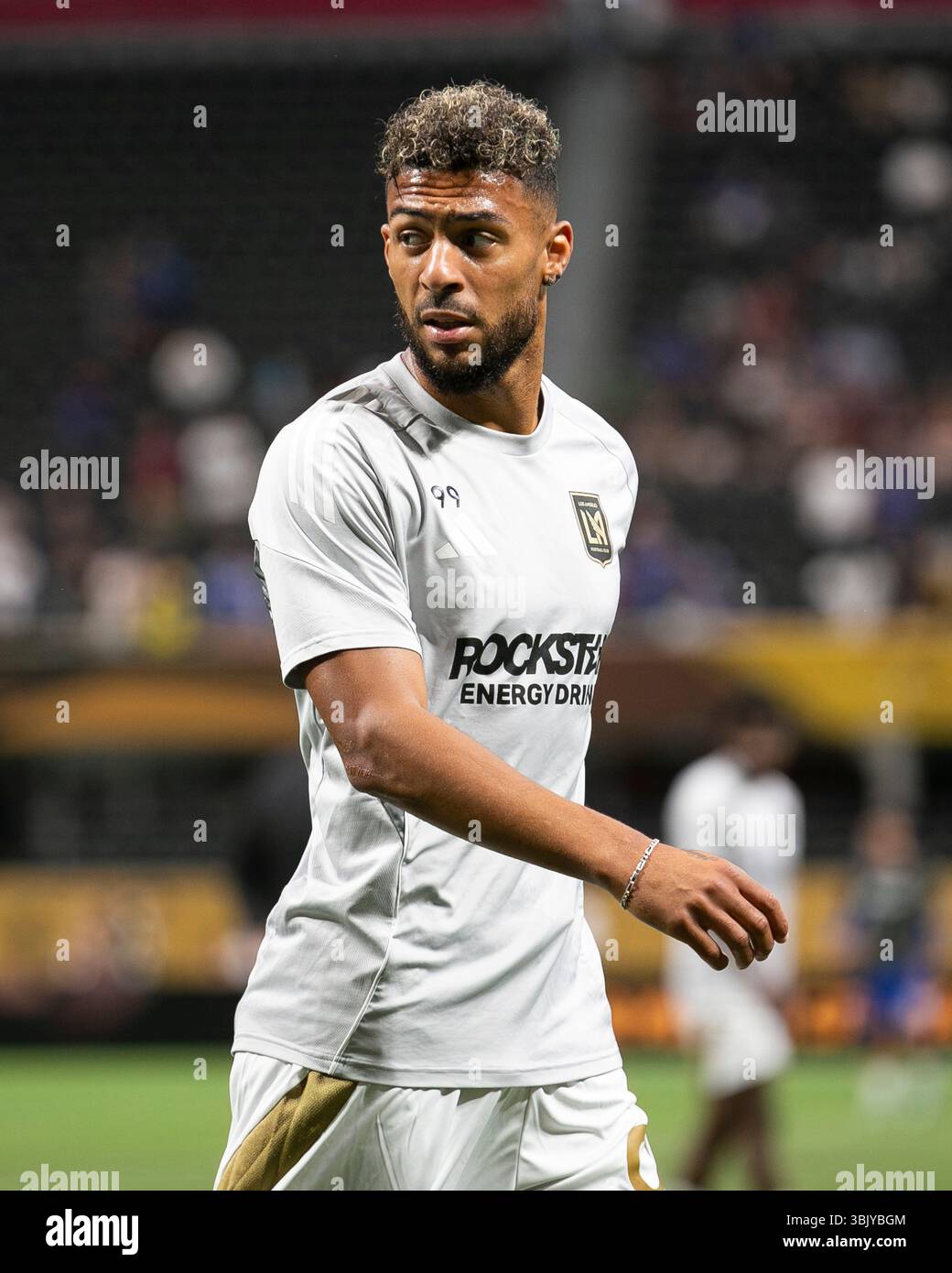 Atlanta, États-Unis. 16 juin 2025. L'attaquant du LAFC Denis Bouanga (99 ans) se réchauffe avant le match de la Coupe du monde des clubs de la FIFA contre le Chelsea FC au stade Mercedes-Benz d'Atlanta, en Géorgie, le 16 juin 2025. (Photo de Kindell Buchanan/Sipa USA) crédit : Sipa USA/Alamy Live News Banque D'Images