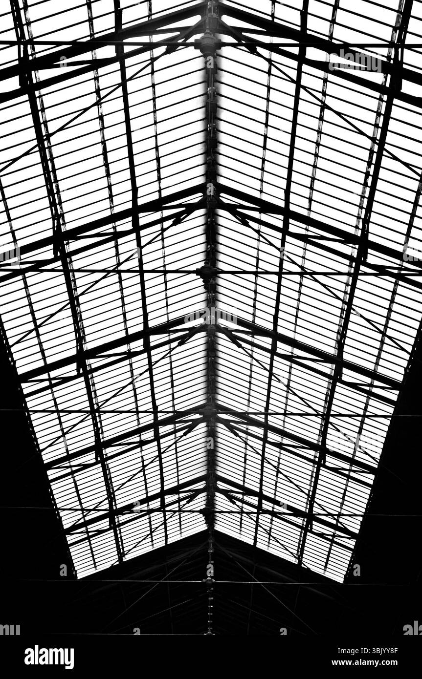 Photo artistique abstraite d'une gare en Hongrie Banque D'Images