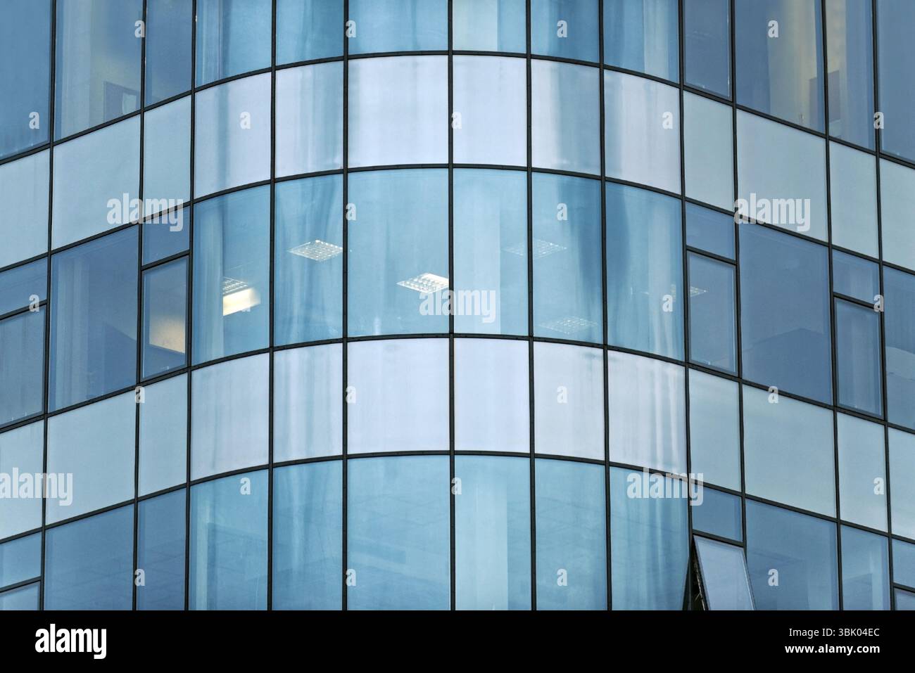 Image abstraite d'un bâtiment moderne fenêtres Banque D'Images