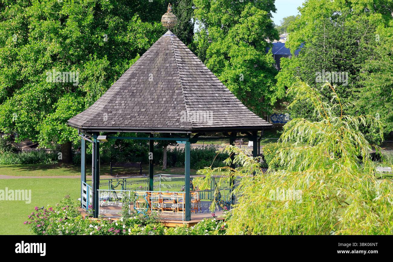 The Bandstand at Parade Gardens, Bath juin 2025. Été Banque D'Images