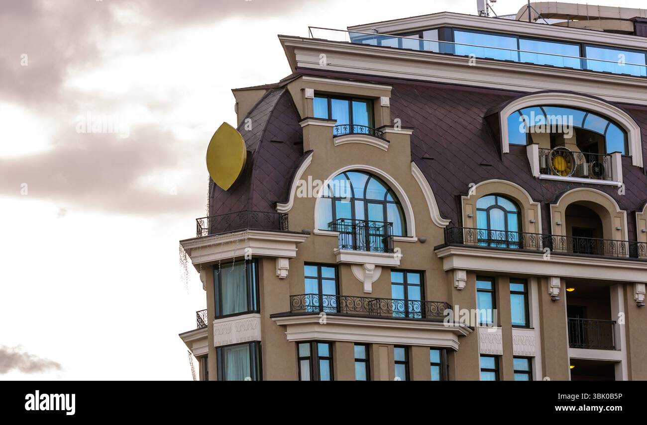 Extérieur moderne avec ciel Banque D'Images