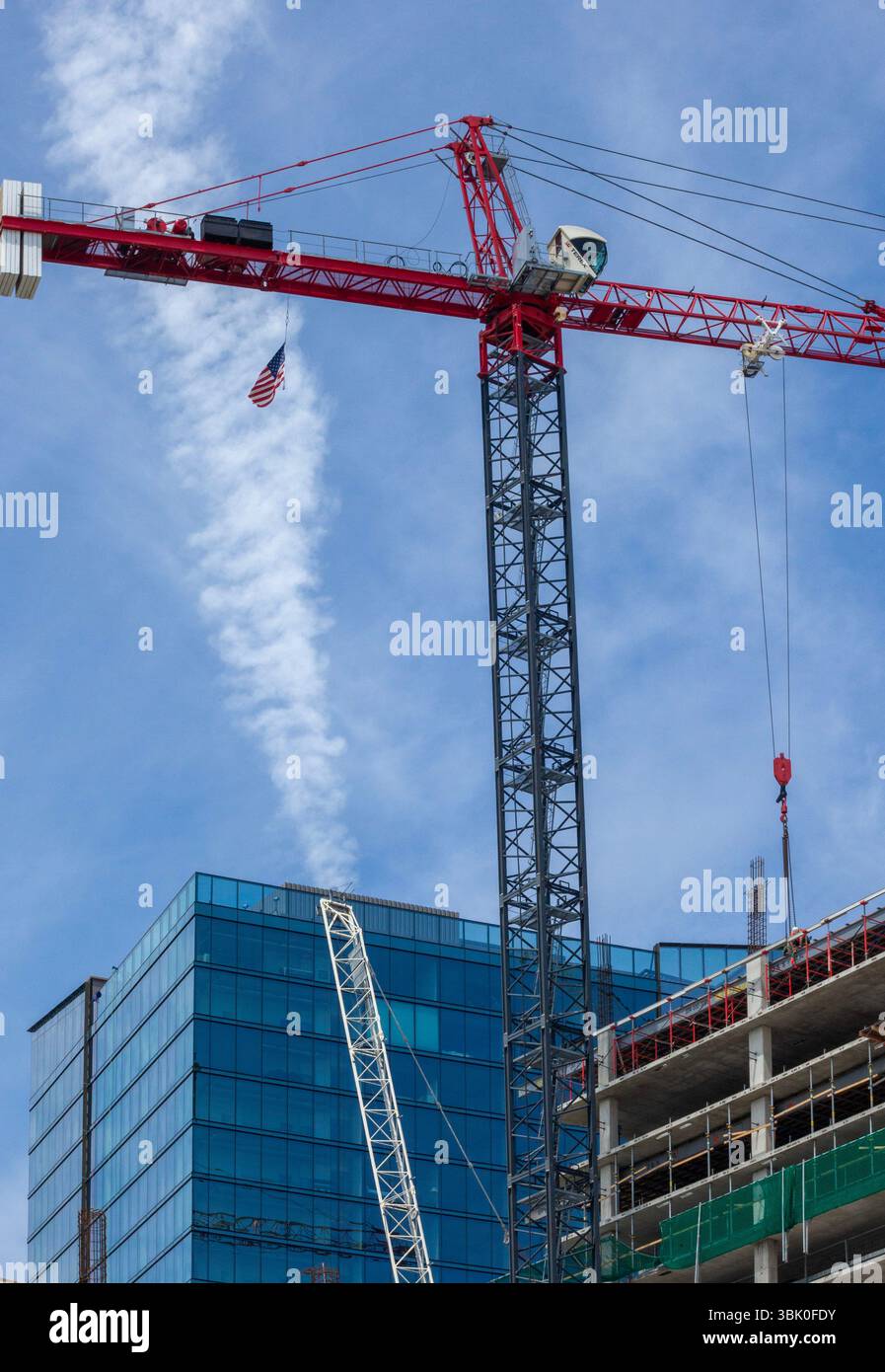 Detroit (Michigan) - construction de l'hôtel JW Marriott Detroit Water Square de 25 étages. Le bâtiment est à côté du nouvel appartement de luxe Water Square Banque D'Images
