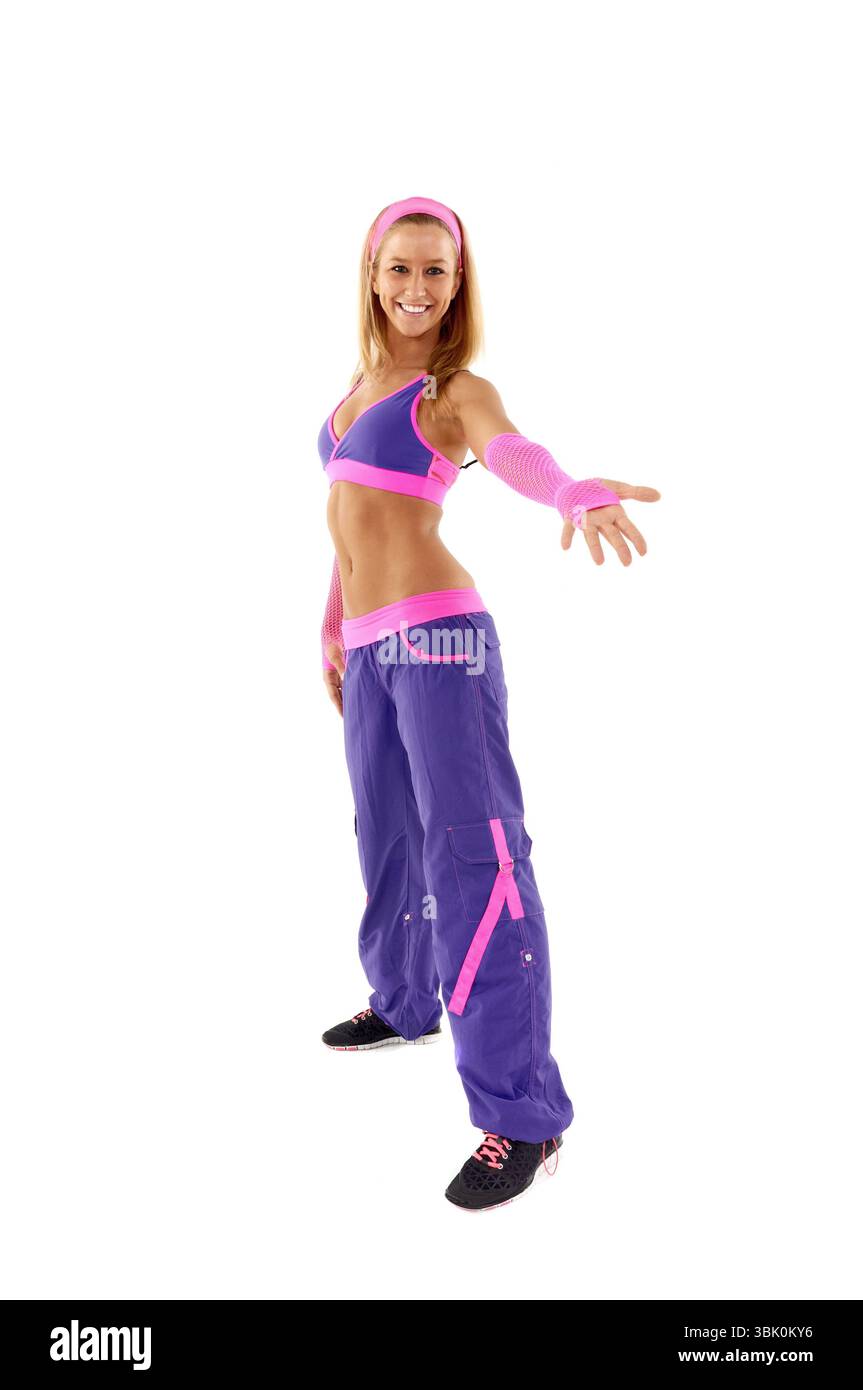 Jeune instructeur de fitness sur fond blanc en studio Banque D'Images