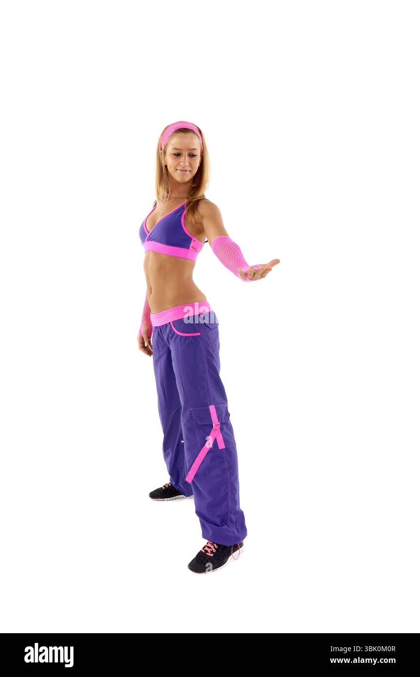 Jeune instructeur de fitness sur fond blanc en studio Banque D'Images