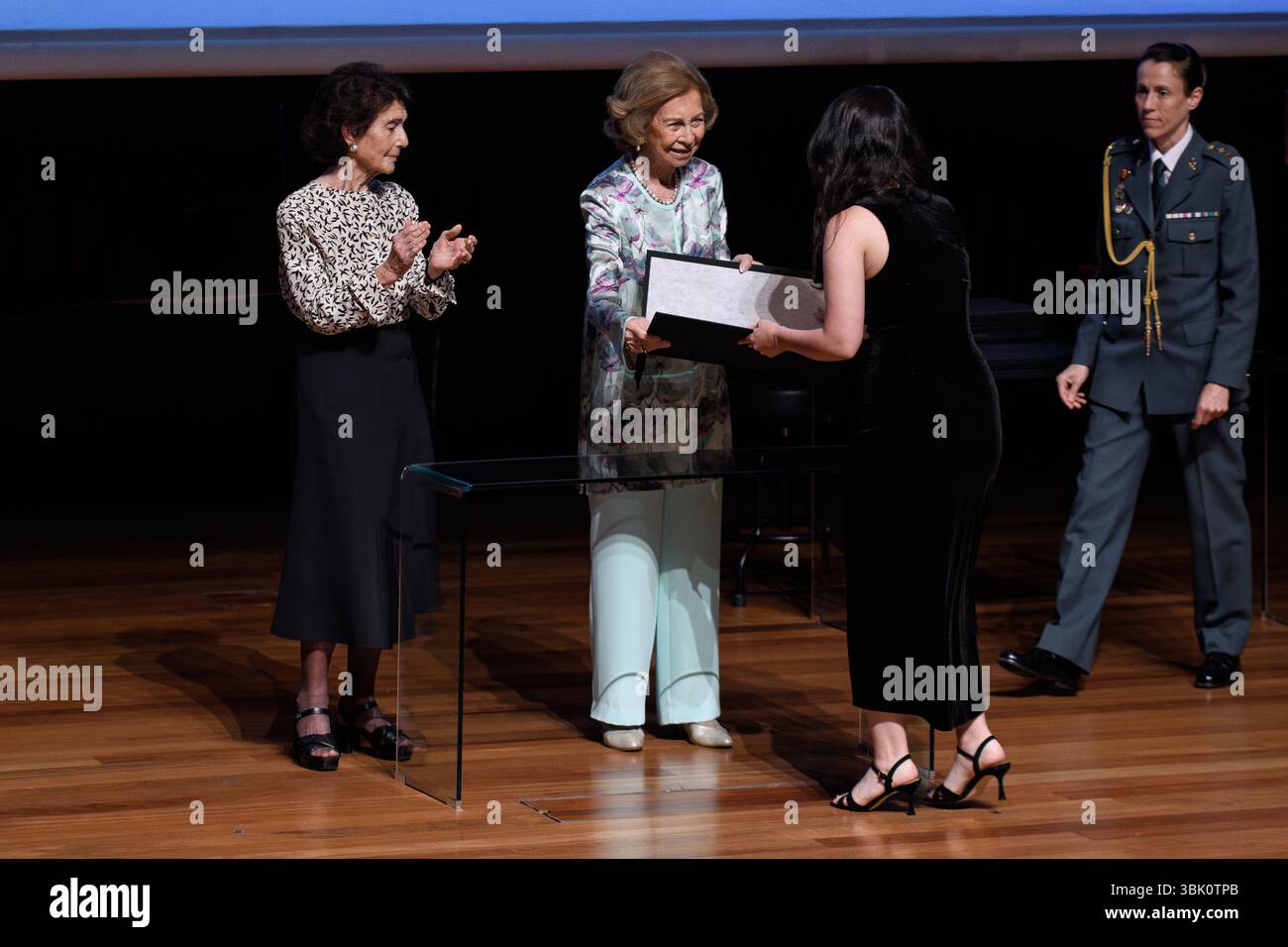 Reine Sofia d'Espagne lors de la cérémonie de clôture des cours à l'École de musique Reina Sofia au Musée Reina Sofia de Madrid le 17 juin 202 Banque D'Images
