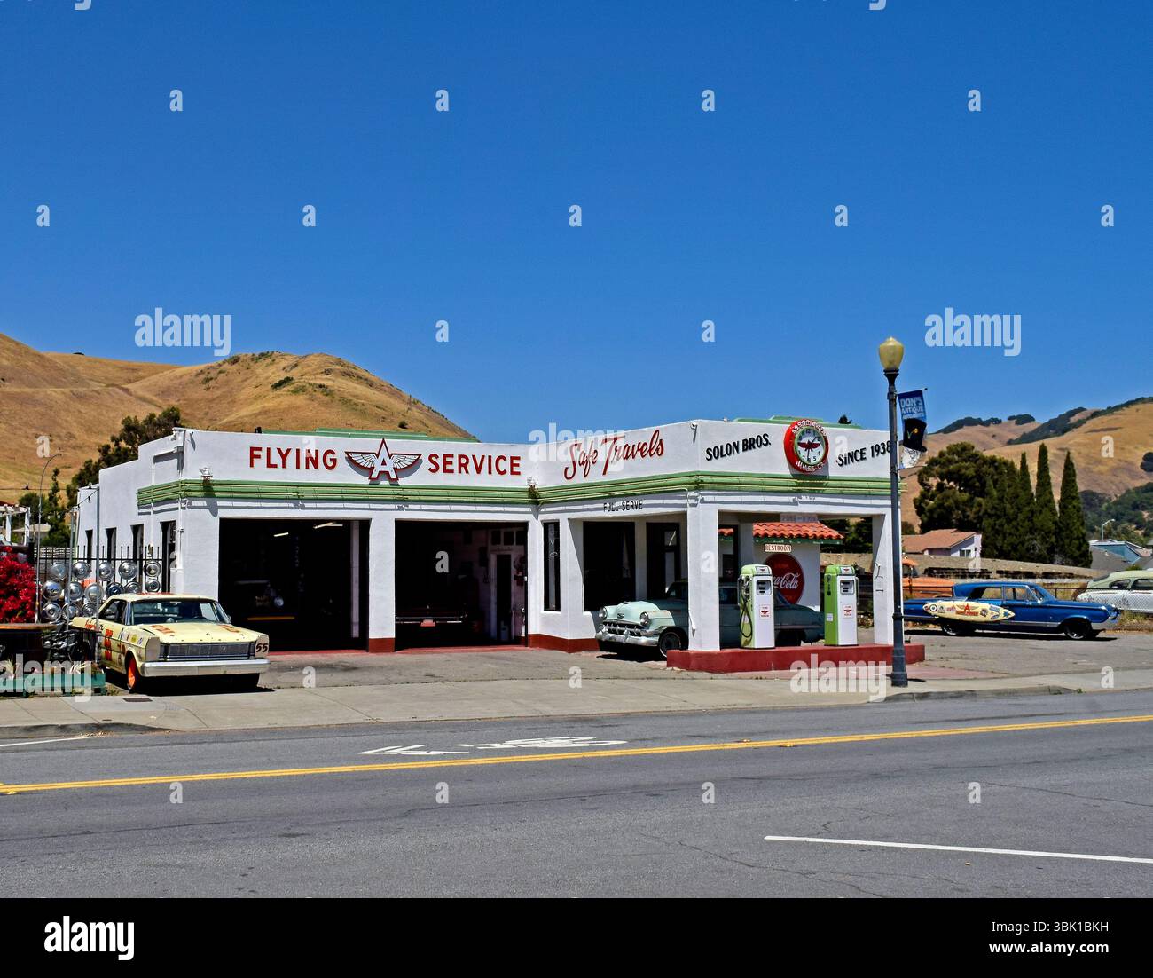 Niles Flying A, anciennement Solon Brothers station de service maintenant un lieu de club social de voiture d'époque dans le quartier Niles de Fremont, Californie Banque D'Images