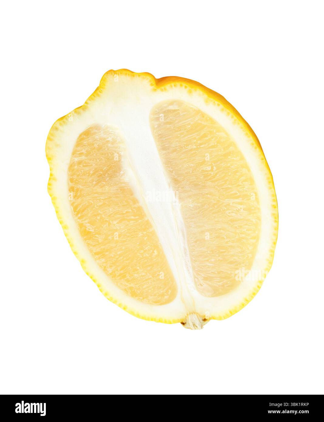 Vue de dessus de fruit de citron jaune mûr ou de tranches dans une ellipse ou moitié ovale est isolé sur fond blanc avec chemin de découpage. Banque D'Images