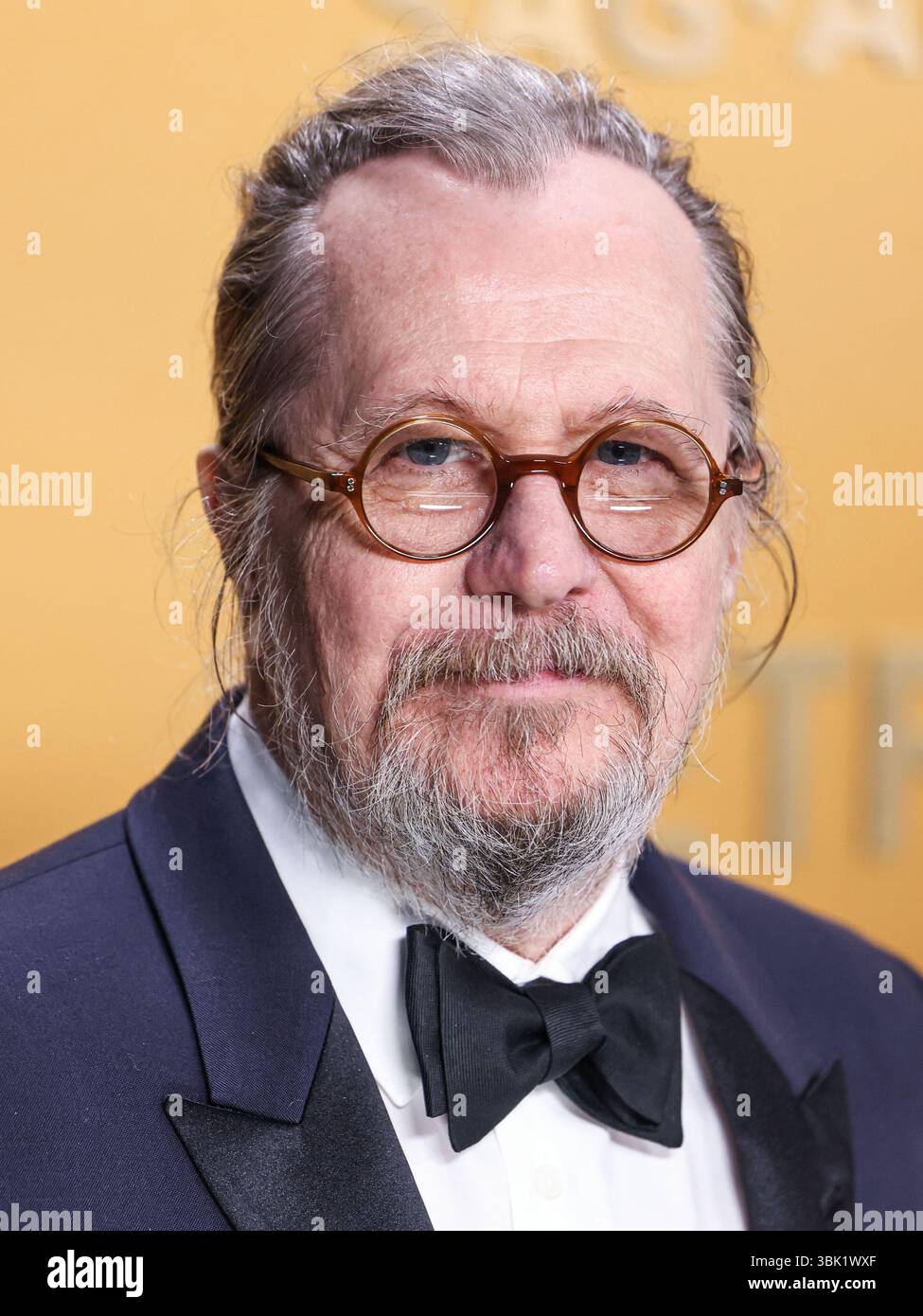 (FILE) 'I'm Gobsmacked' : Sir Gary Oldman parle d'avoir été fait chevalier par le roi Charles III LOS ANGELES, CALIFORNIE, États-Unis - 23 FÉVRIER : L'acteur, réalisateur et musicien anglais Gary Oldman (Sir Gary Leonard Oldman) arrive à la 31e cérémonie annuelle Screen Actors Guild Awards qui s'est tenue au Shrine Auditorium and Expo Hall le 23 février 2025 à Los Angeles, Californie, États-Unis. (Photo de Xavier Collin/image Press Agency) Banque D'Images
