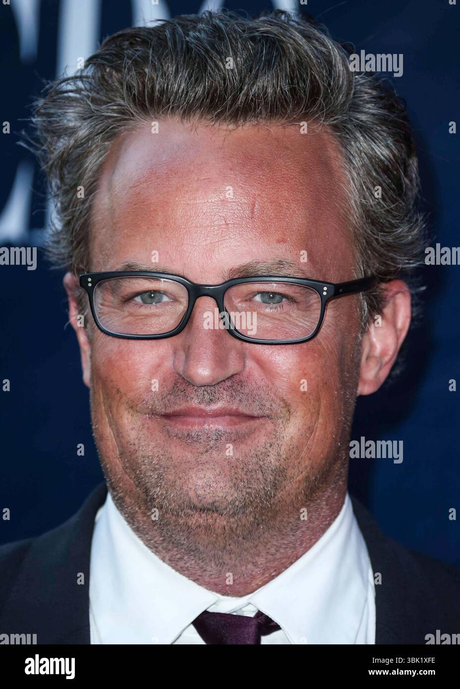 (DOSSIER) Docteur accepte de plaider coupable de la mort par overdose de Matthew Perry. WEST HOLLYWOOD, LOS ANGELES, CALIFORNIE, États-Unis - 10 AOÛT : L'acteur, comédien et producteur américano-canadien Matthew Perry (Matthew Langford Perry) arrive à la fête d'été CBS, CW et Showtime 2015 qui se tient au Pacific Design Center le 10 août 2015 à West Hollywood, Los Angeles, Californie, États-Unis. (Photo de Xavier Collin/image Press Agency) Banque D'Images
