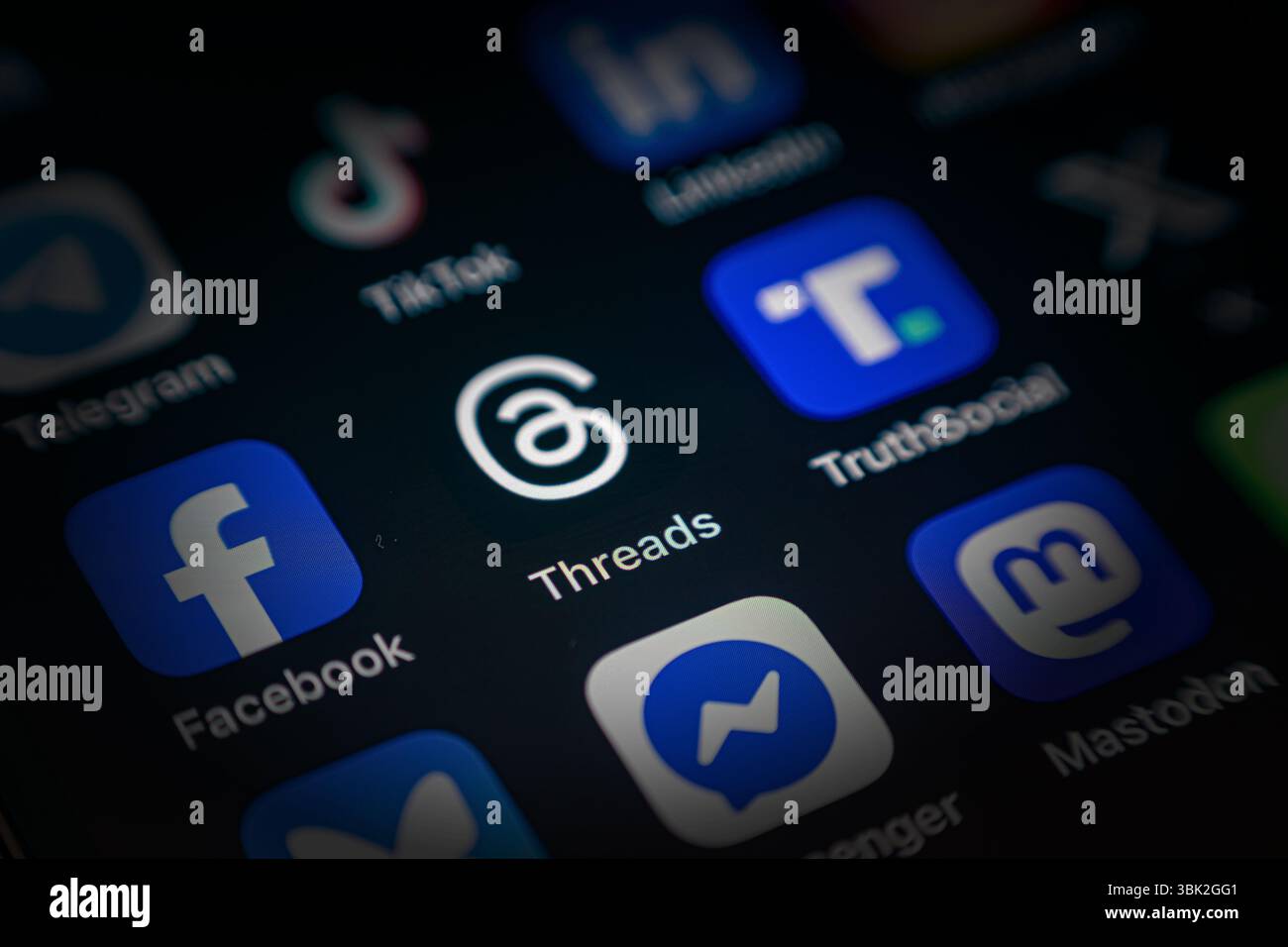 Antalya, Turquie - 5 juin 2025 : threads App Icon parmi diverses icônes d'application sur l'écran du smartphone Banque D'Images