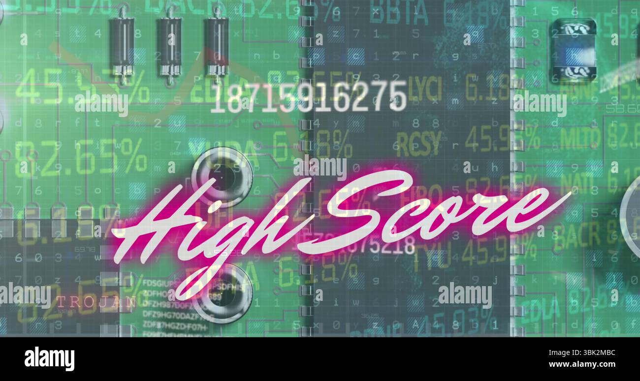 Combinaison d'une carte de circuit imprimé verte superposée au néon rose High score, avec des tubes à vide et des données numériques Banque D'Images