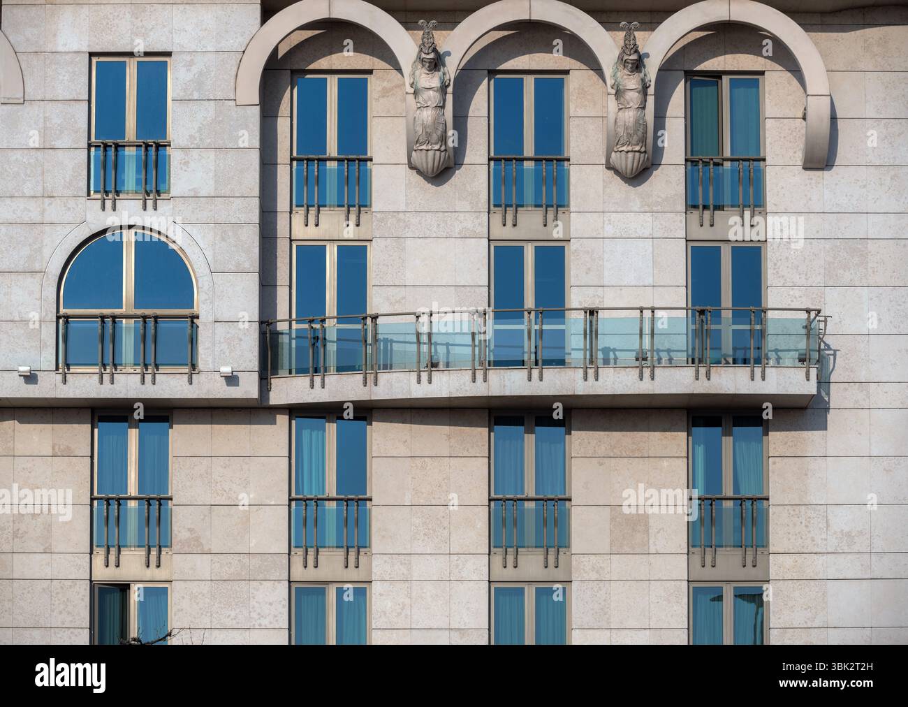Gros plan photot d'un bâtiment moderne avec des fenêtres Banque D'Images