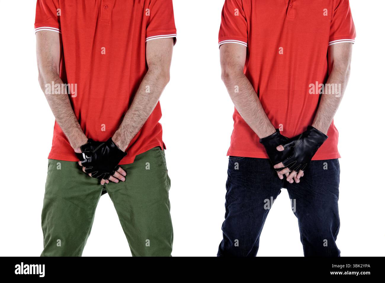 Les joueurs de football la protection de leurs parties génitales en studio Banque D'Images