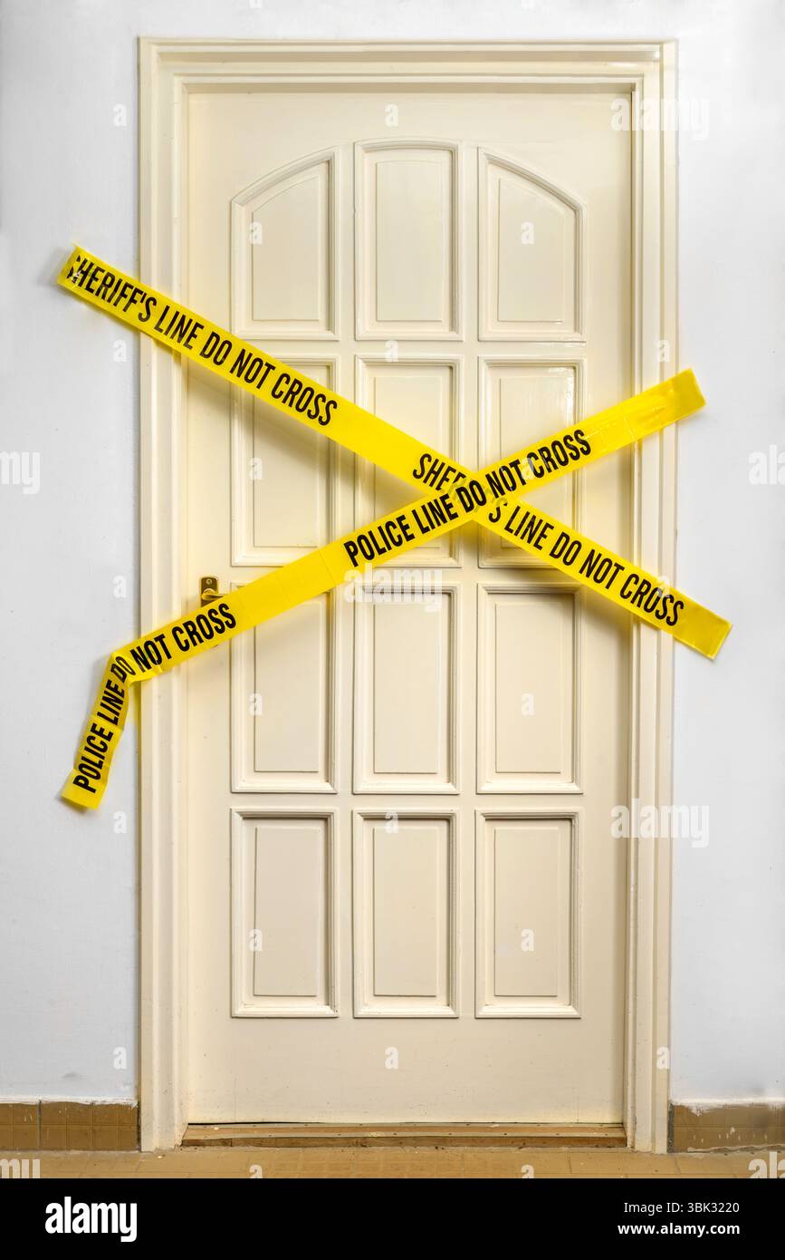Scène de crime en plastique jaune ne pas recouvrir de ruban adhésif Banque D'Images