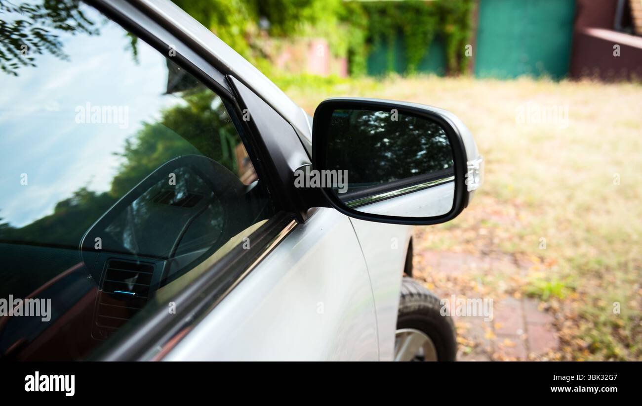 Triangle rouge d'une voiture sur la route Banque D'Images