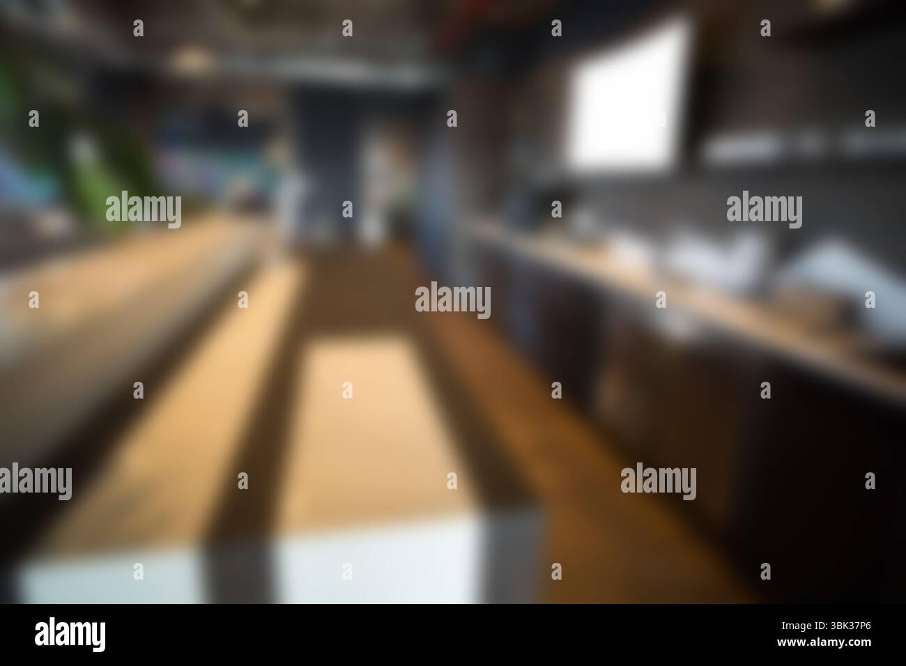 Le vecteur plat montre la table en bois commune assise dans l'espace de travail du café avec l'écran d'affichage vide Banque D'Images