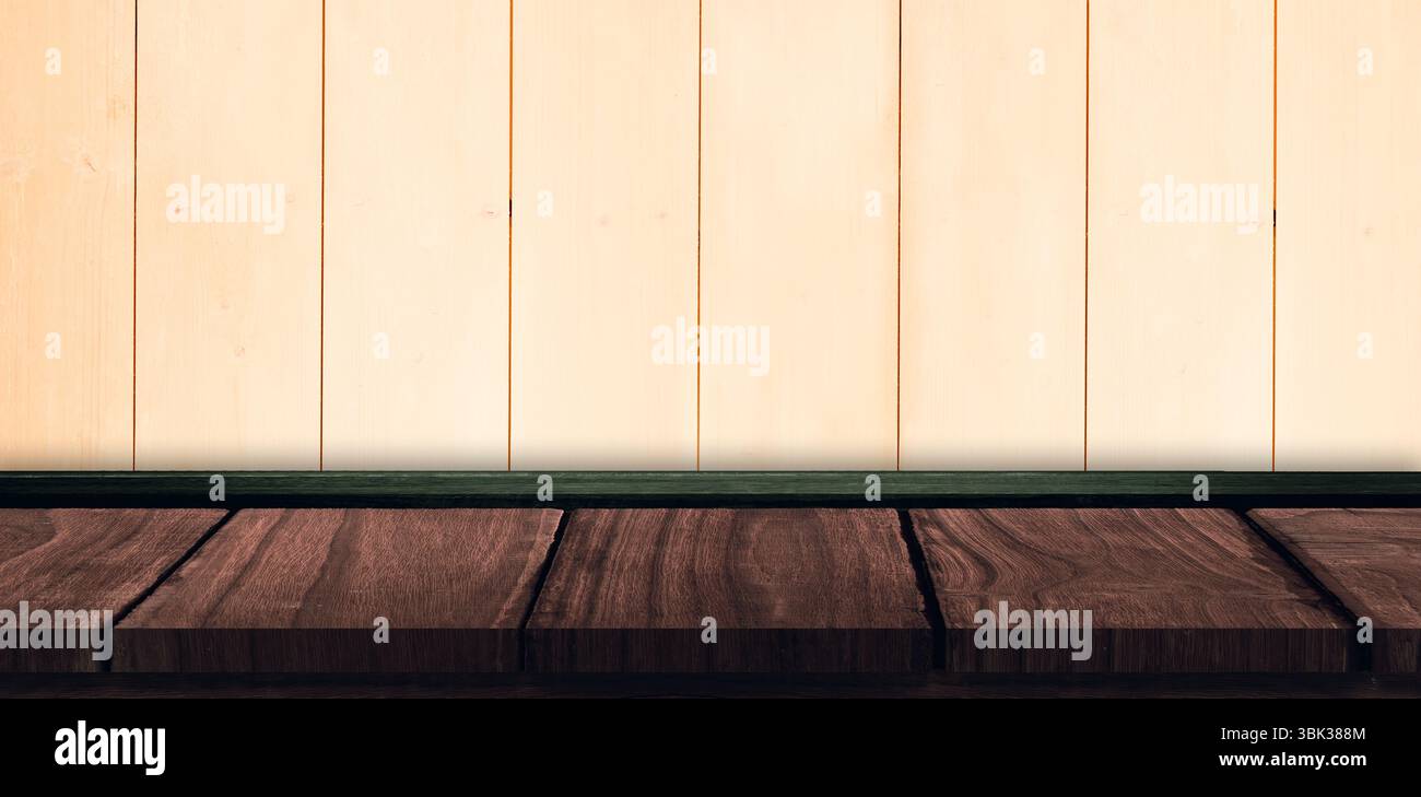 la surface de table en bois rustique est montrée dans un design plat, avec une toile de fond verticale en planche Banque D'Images