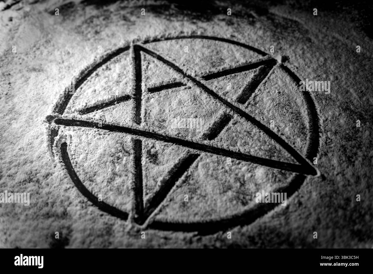 Vieux Pentagram en acier gros plan photo sur fond Banque D'Images