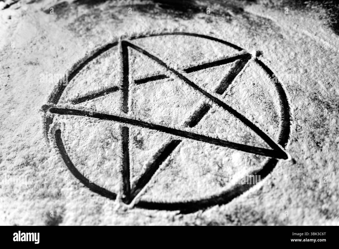 Vieux Pentagram en acier gros plan photo sur fond Banque D'Images