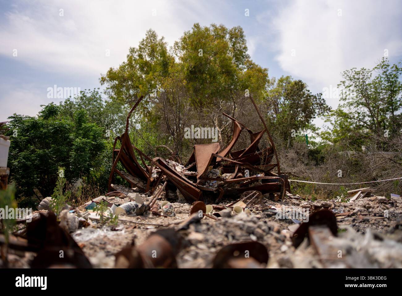 6 mai 2025 Kibboutz Nir Oz. Photographié 18 mois après l’attaque du Hamas le 7 octobre 2023, le kibboutz est encore pour la plupart en ruines Banque D'Images