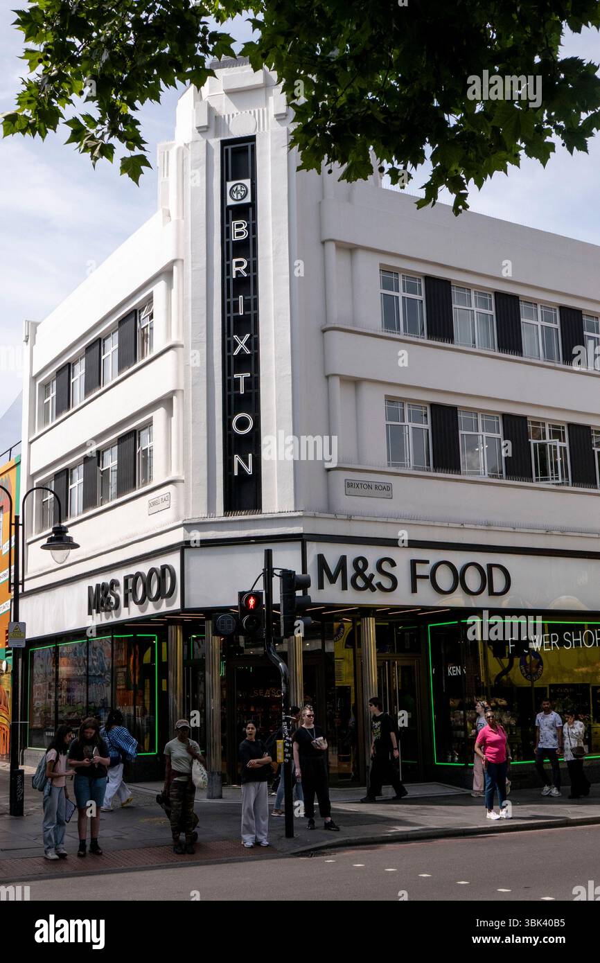 Centre commercial Marks and Spencer Food court à Brixton, dans le sud de Londres. Photo : SMP News Banque D'Images