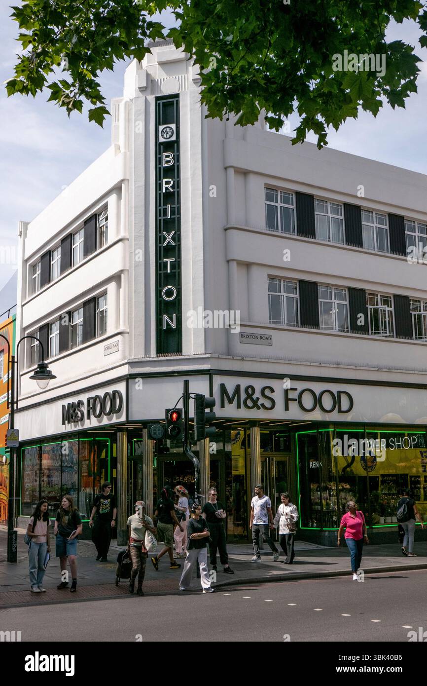 Centre commercial Marks and Spencer Food court à Brixton, dans le sud de Londres. Photo : SMP News Banque D'Images