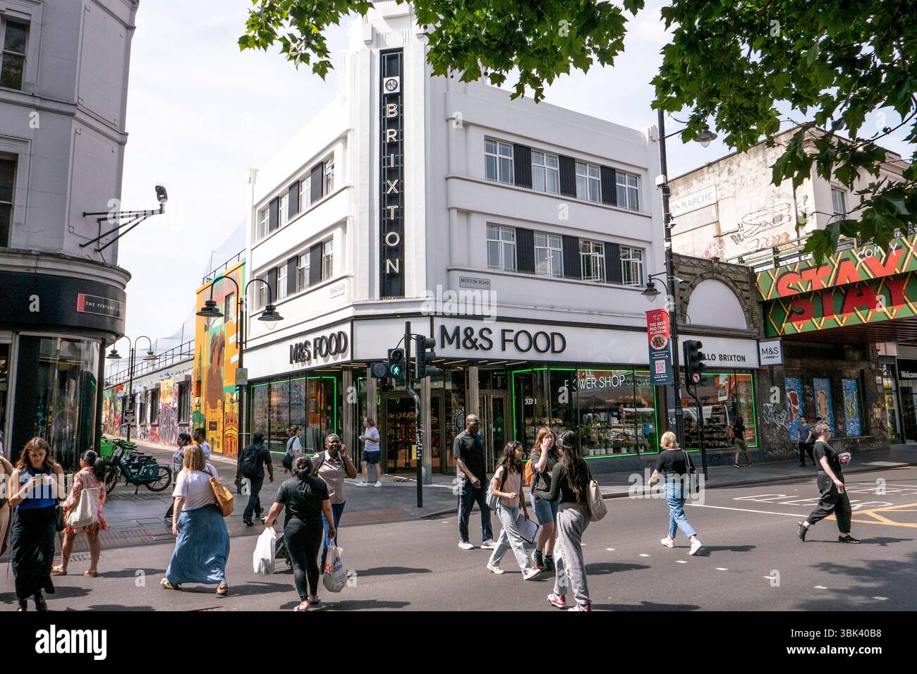 Centre commercial Marks and Spencer Food court à Brixton, dans le sud de Londres. Photo : SMP News Banque D'Images