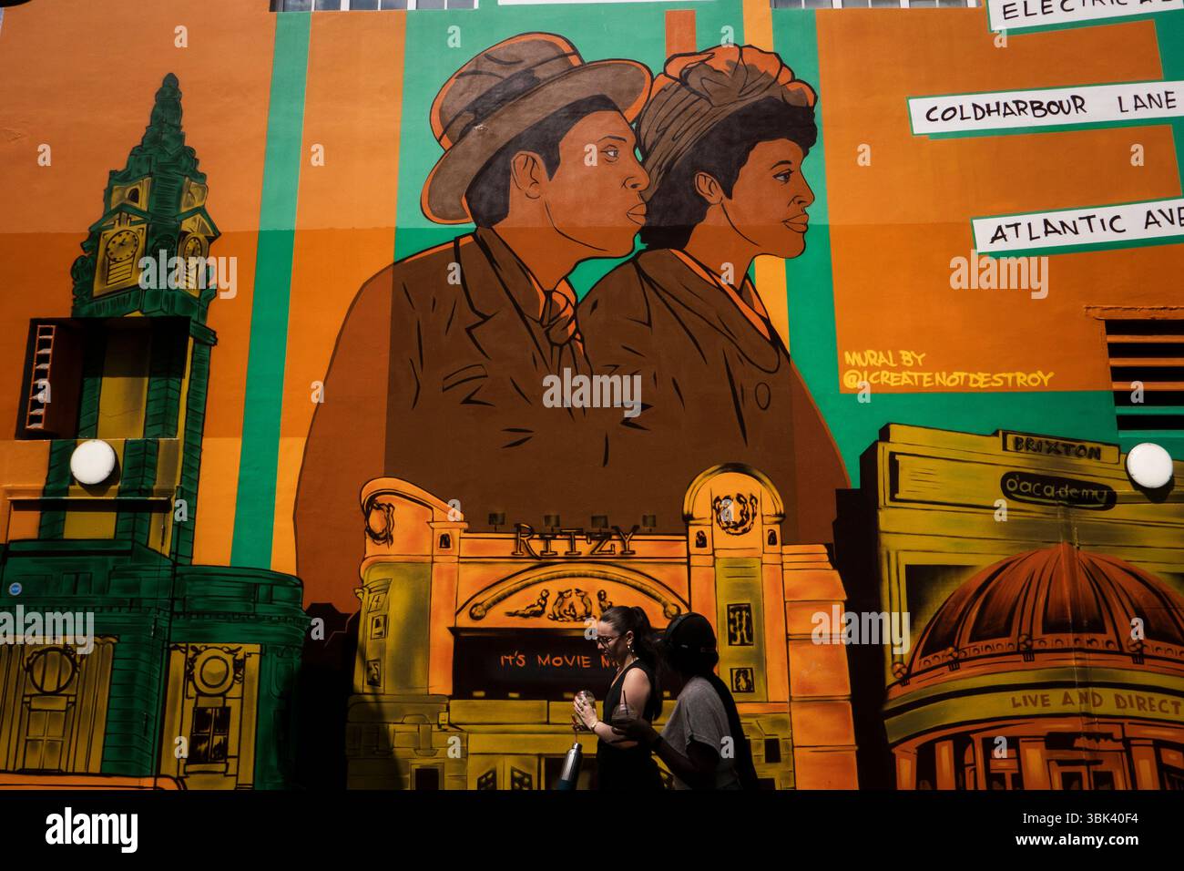 Une fresque murale sur le bâtiment Marks and Spencer Food court à Brixton, dans le sud de Londres. Photo : SMP News Banque D'Images