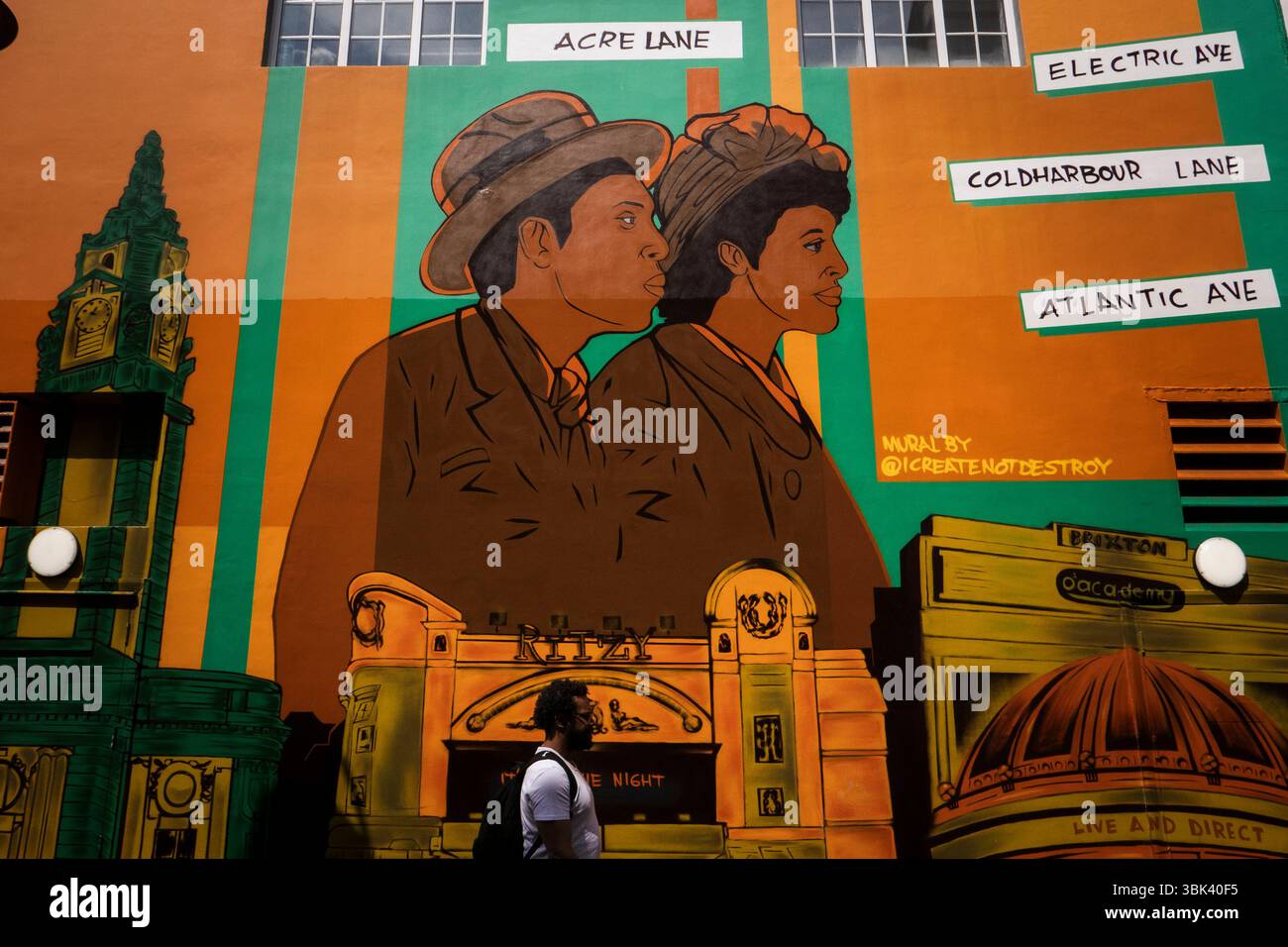 Une fresque murale sur le bâtiment Marks and Spencer Food court à Brixton, dans le sud de Londres. Photo : SMP News Banque D'Images