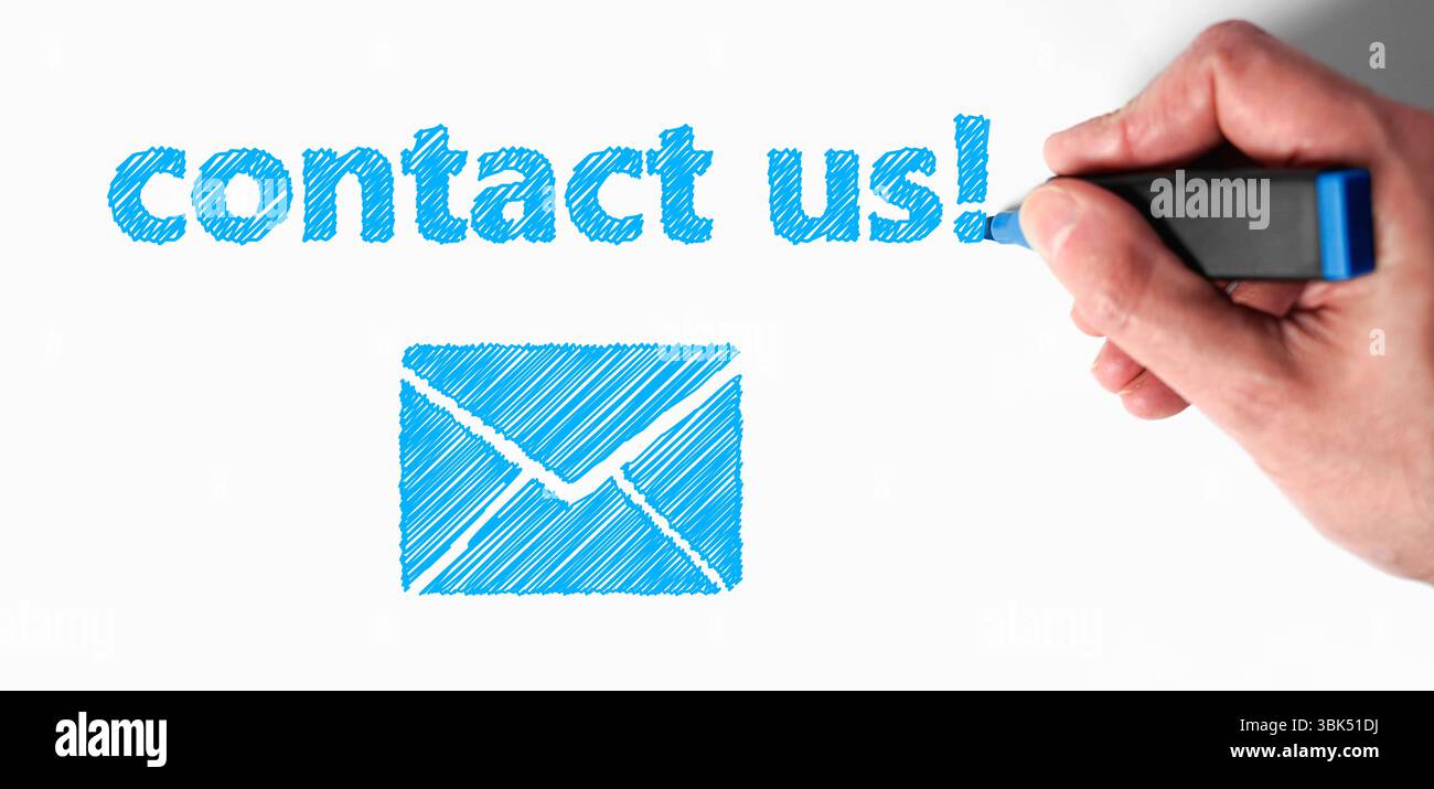 Site contacts concept avec une main d'homme dessinant un signe bleu contactez-nous et une icône email sur fond blanc. Banque D'Images