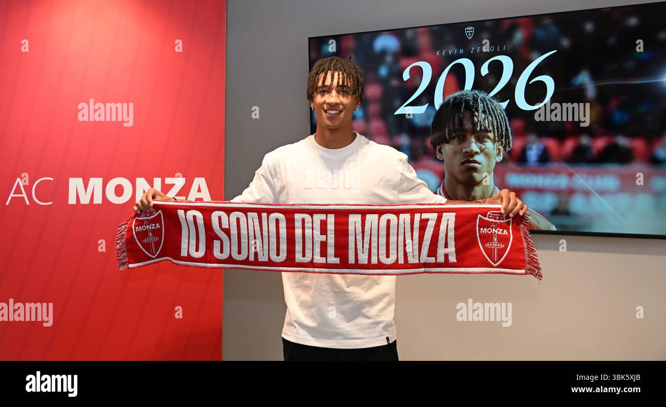 Monza, Italie. 18 juin 2025. Kevin Zeroli signe à nouveau un nouveau contrat avec AC Monza au U-Power Stadium de Monza, Italie - mercredi 18 juin 2025. Sport - Soccer (photo AC Monza/LaPresse par Studio Buzzi) crédit : LaPresse/Alamy Live News Banque D'Images