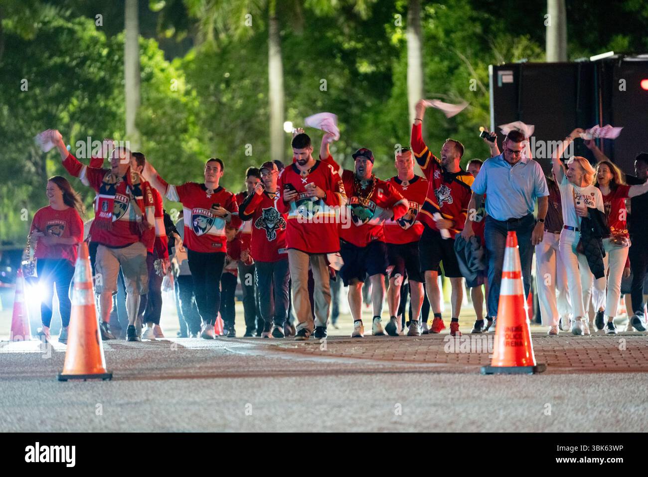 Sunrise, FL, États-Unis - 17 juin 2025 : Go Panthers. Les fans des Florida Panthers partent de bonne humeur après une énorme victoire Banque D'Images