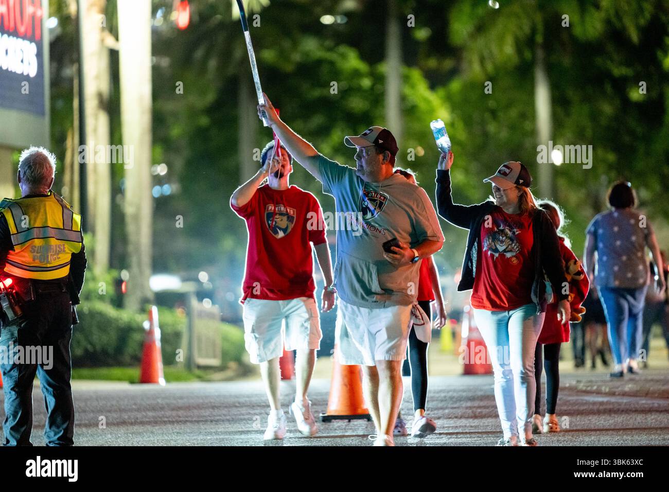Sunrise, FL, USA - 17 juin 2025 : les Panthers de la Floride sont les champions. Les gens quittent le match à Sunrise Florida Banque D'Images