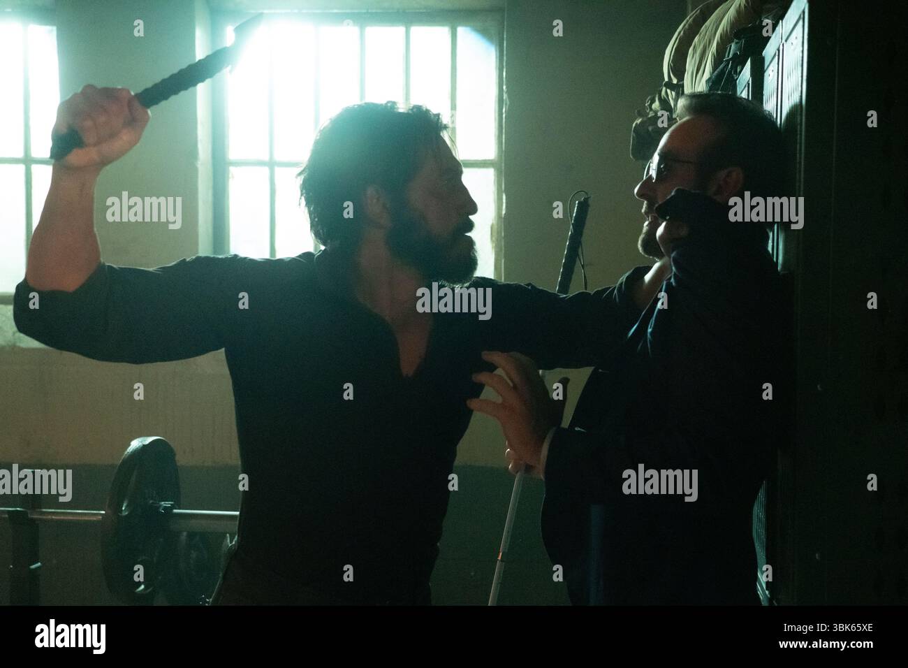 Daredevil : Born Again (2025-) Frank Castle/The Punisher (Jon Bernthal) Matt Murdock/Daredevil (Charlie Cox) *Filmstill - usage éditorial seulement* Voir S Banque D'Images