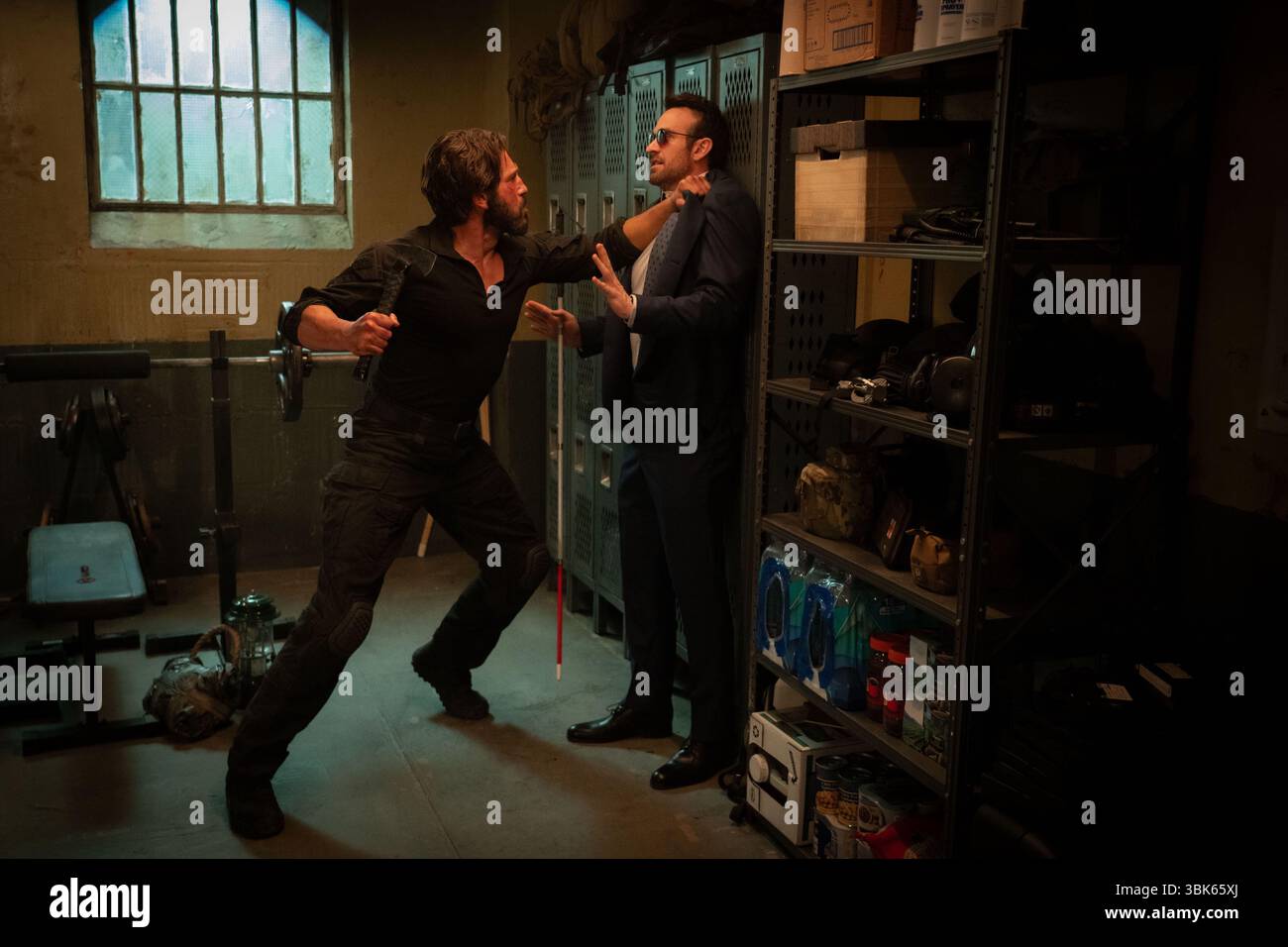 Daredevil : Born Again (2025-) Frank Castle/The Punisher (Jon Bernthal) Matt Murdock/Daredevil (Charlie Cox) *Filmstill - usage éditorial seulement* Voir SP Banque D'Images