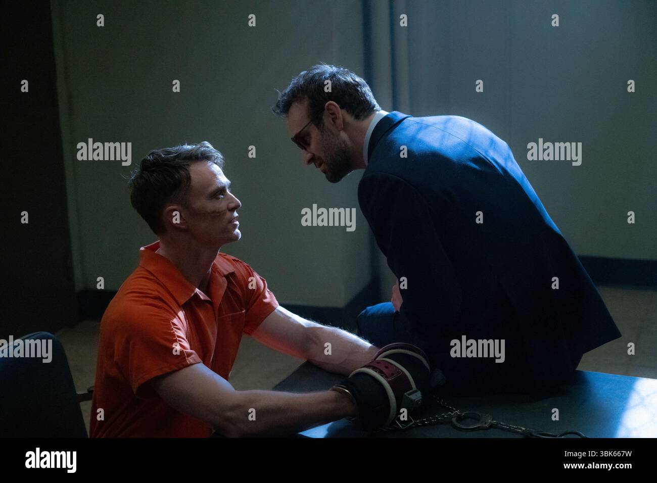 Daredevil : Born Again (2025-) Ben Poindexter/Bullseye (Wilson Bethel) Matt Murdock/Dardevil (Charlie Cox) *Filmstill - usage éditorial seulement* Voir SPE Banque D'Images