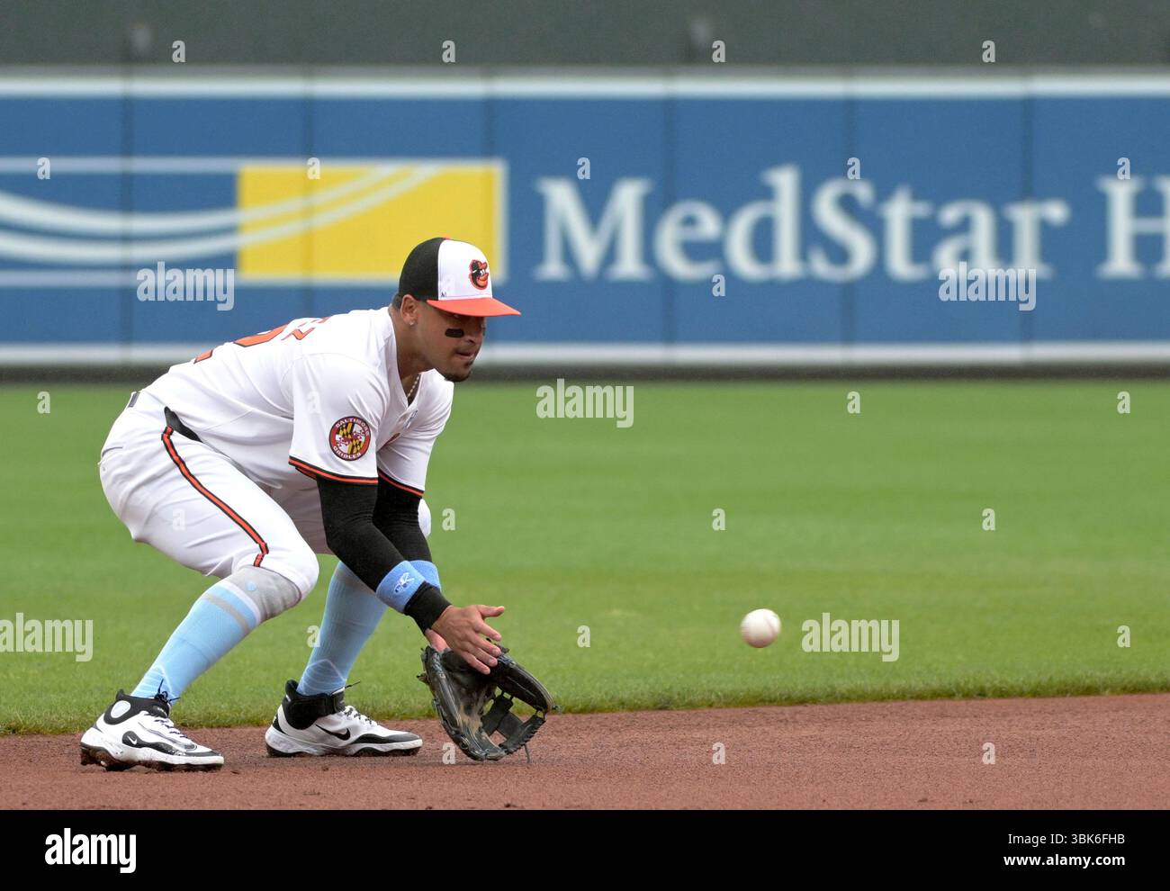 BALTIMORE, MD - JUNE 15: Baltimore Orioles shortstop Luis Vázquez (52) in action during the game between the Los Angeles Angles and the Baltimore Orioles on June 15, 2025 at Orioles Park at Camden Yards in Baltimore, MD. (Photo by Mark Goldman/Icon Sportswire) (Icon Sportswire via AP Images) Banque D'Images