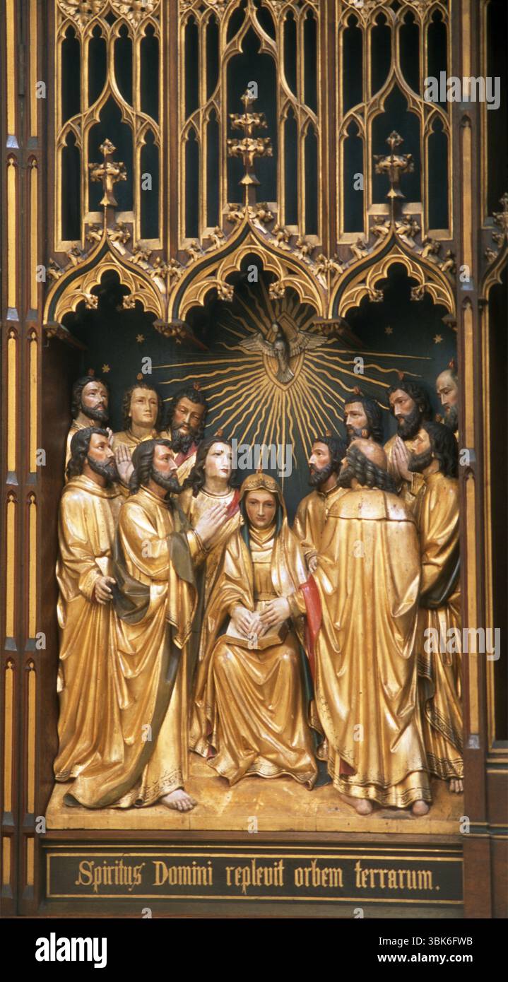 Panneau représentant la descente du Saint fantôme montrant des langues de feu sur la tête des Apôtres dans l'église catholique St Francis Xavier Amsterdam Holland Banque D'Images