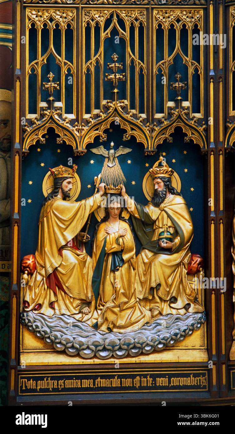 Couronnement de la Vierge Marie au ciel avec la Sainte Trinité le Père, le fils et le Saint-esprit dans l'église Saint François Xavier ( de Krijtberg Kerk) Amst Banque D'Images